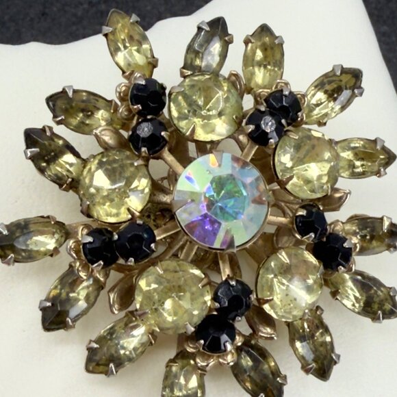 Vtg Gold Tone Yellow Black Aurora Borealis Brooch Pin Sedge UV Reactive Uranium - Picture 12 of 14